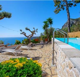 4 bedroom with pool and panoramic sea views near Serrento, sleeps 10