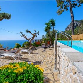 4 bedroom with pool and panoramic sea views near Serrento, sleeps 10