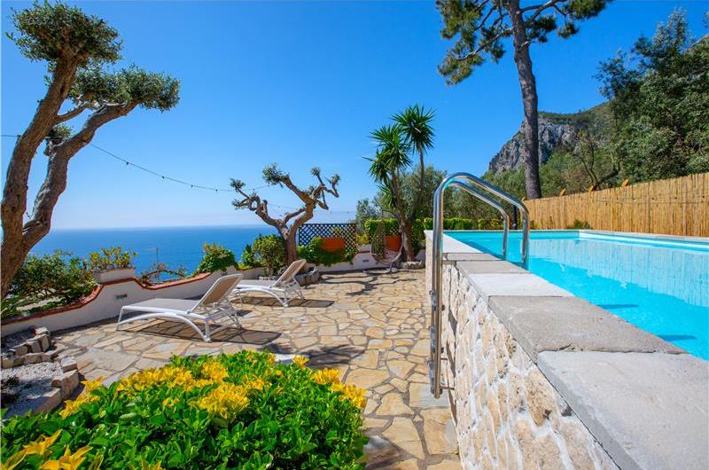 4 bedroom with pool and panoramic sea views near Serrento, sleeps 10