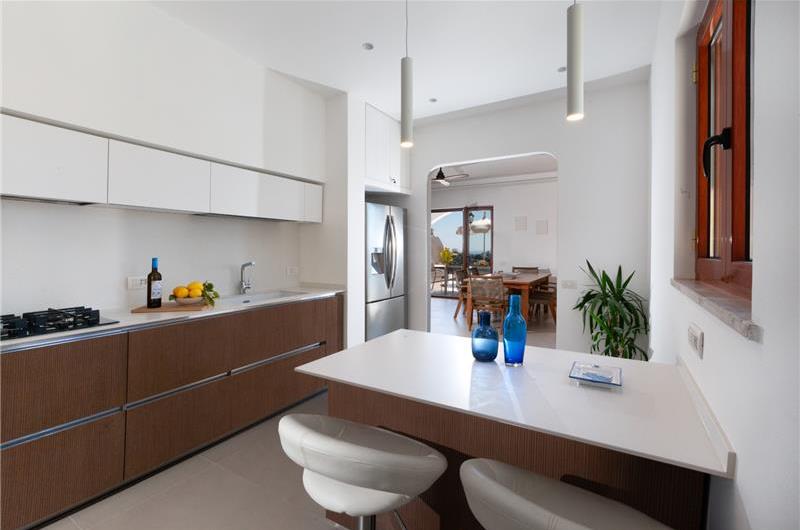4 bedroom with pool and panoramic sea views near Serrento, sleeps 10