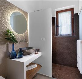 4 bedroom with pool and panoramic sea views near Serrento, sleeps 10