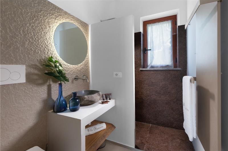 4 bedroom with pool and panoramic sea views near Serrento, sleeps 10