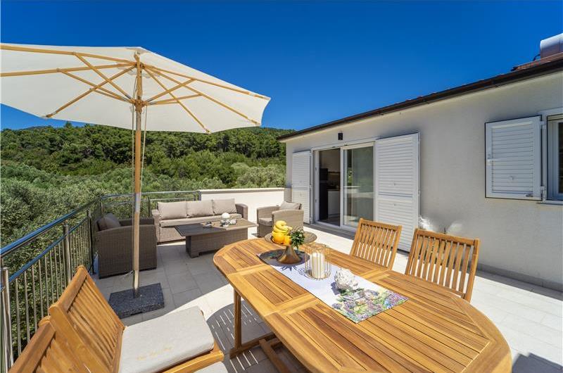 6 Bedroom Beachfront Villa with Heated Pool near Vela Luka on Korcula Island, Sleep 12
