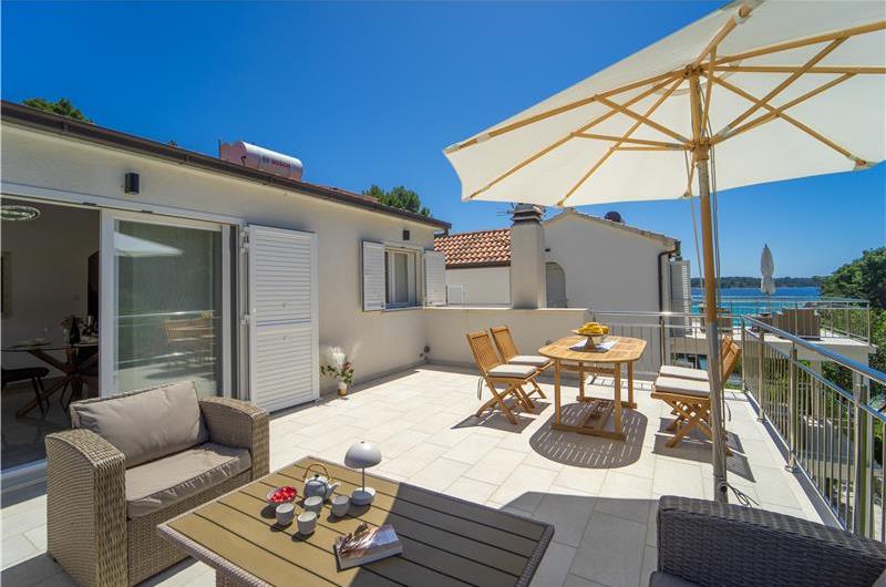 6 Bedroom Beachfront Villa with Heated Pool near Vela Luka on Korcula Island, Sleep 12