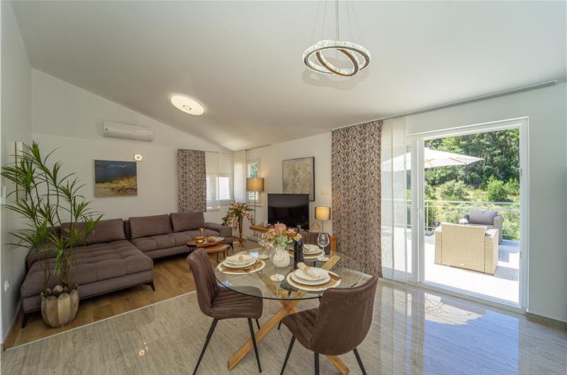 6 Bedroom Beachfront Villa with Heated Pool near Vela Luka on Korcula Island, Sleep 12