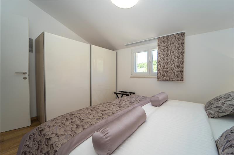 6 Bedroom Beachfront Villa with Heated Pool near Vela Luka on Korcula Island, Sleep 12