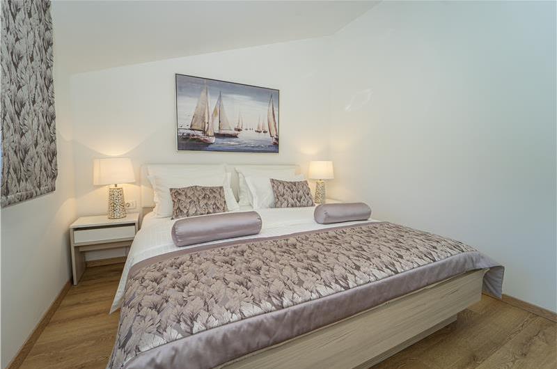 6 Bedroom Beachfront Villa with Heated Pool near Vela Luka on Korcula Island, Sleep 12