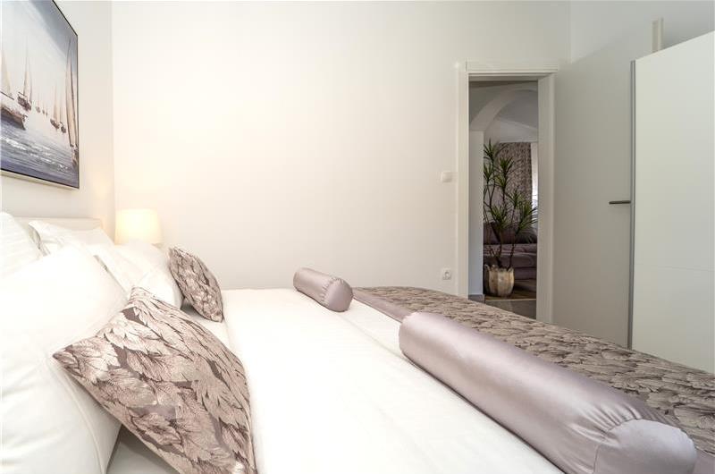6 Bedroom Beachfront Villa with Heated Pool near Vela Luka on Korcula Island, Sleep 12