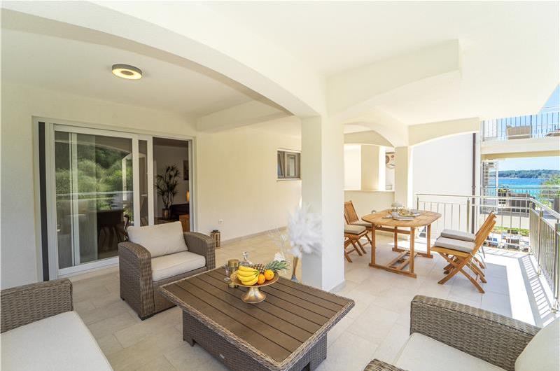 6 Bedroom Beachfront Villa with Heated Pool near Vela Luka on Korcula Island, Sleep 12