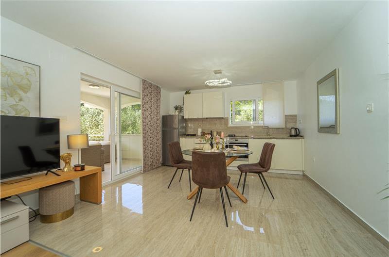 6 Bedroom Beachfront Villa with Heated Pool near Vela Luka on Korcula Island, Sleep 12