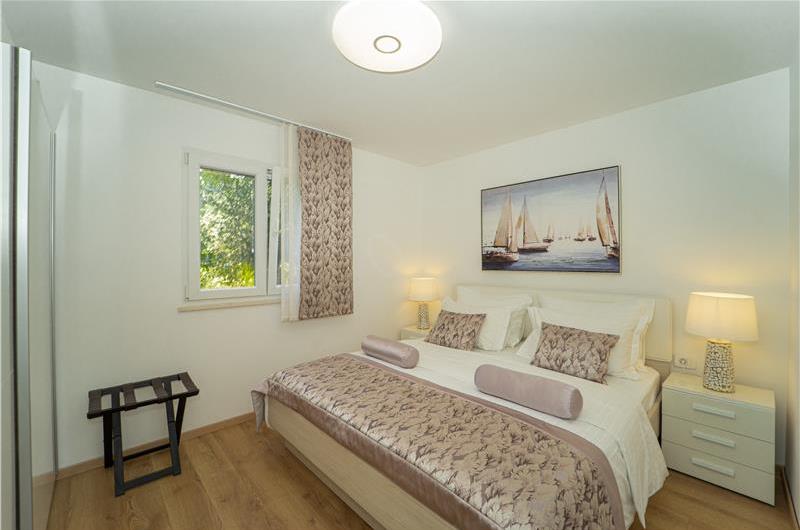 6 Bedroom Beachfront Villa with Heated Pool near Vela Luka on Korcula Island, Sleep 12