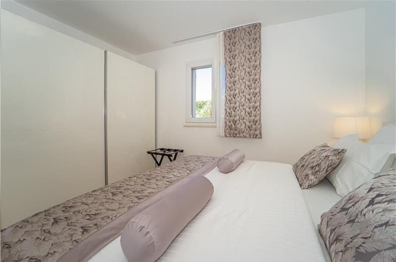 6 Bedroom Beachfront Villa with Heated Pool near Vela Luka on Korcula Island, Sleep 12
