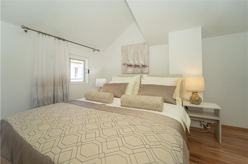 6 Bedroom Beachfront Villa with Heated Pool near Vela Luka on Korcula Island, Sleep 12