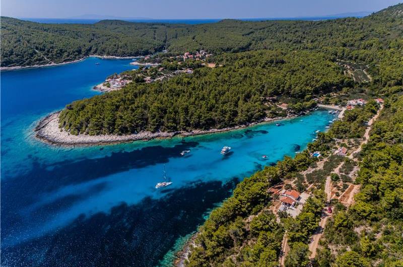6 Bedroom Beachfront Villa with Heated Pool near Vela Luka on Korcula Island, Sleep 12