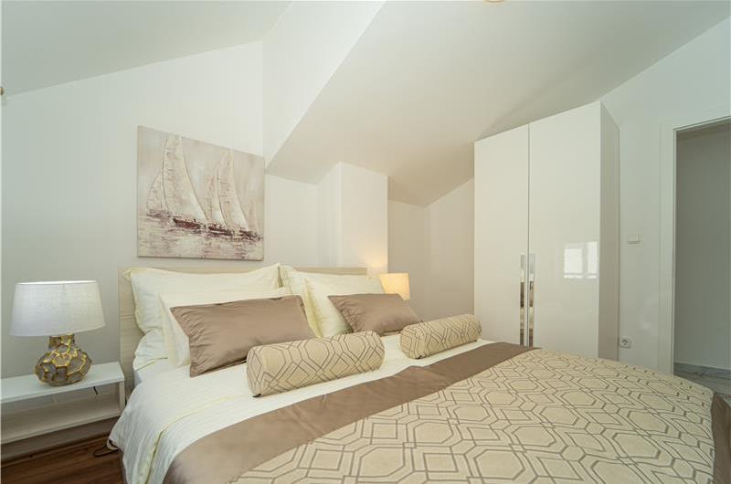 6 Bedroom Beachfront Villa with Heated Pool near Vela Luka on Korcula Island, Sleep 12