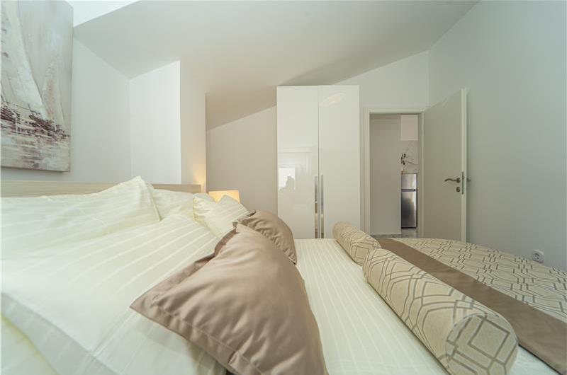 6 Bedroom Beachfront Villa with Heated Pool near Vela Luka on Korcula Island, Sleep 12