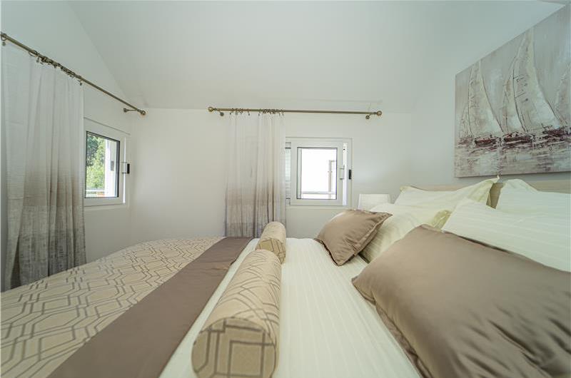 6 Bedroom Beachfront Villa with Heated Pool near Vela Luka on Korcula Island, Sleep 12