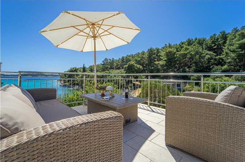 6 Bedroom Beachfront Villa with Heated Pool near Vela Luka on Korcula Island, Sleep 12