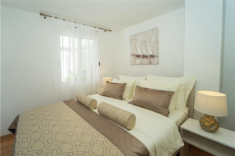 6 Bedroom Beachfront Villa with Heated Pool near Vela Luka on Korcula Island, Sleep 12