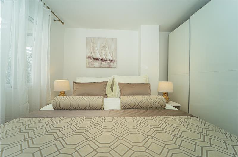 6 Bedroom Beachfront Villa with Heated Pool near Vela Luka on Korcula Island, Sleep 12