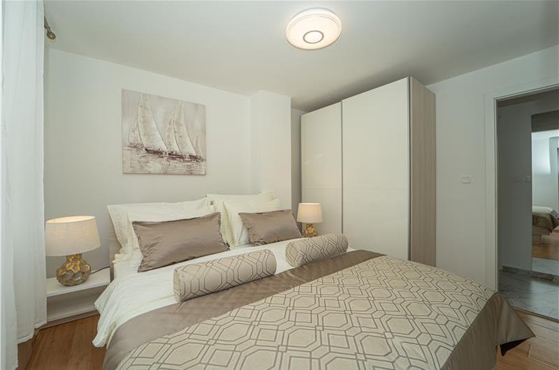 6 Bedroom Beachfront Villa with Heated Pool near Vela Luka on Korcula Island, Sleep 12