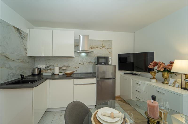 6 Bedroom Beachfront Villa with Heated Pool near Vela Luka on Korcula Island, Sleep 12
