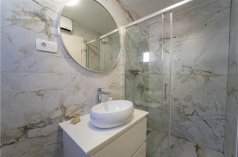 6 Bedroom Beachfront Villa with Heated Pool near Vela Luka on Korcula Island, Sleep 12