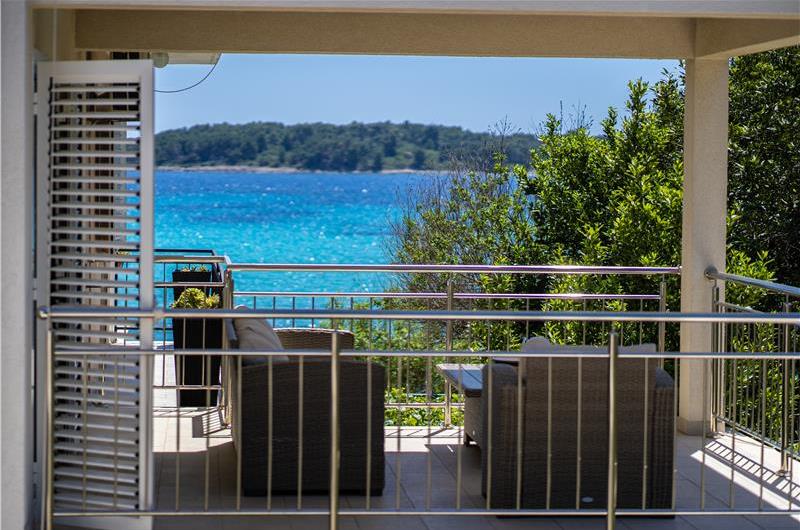 6 Bedroom Beachfront Villa with Heated Pool near Vela Luka on Korcula Island, Sleep 12