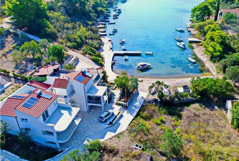 6 Bedroom Beachfront Villa with Heated Pool near Vela Luka on Korcula Island, Sleep 12