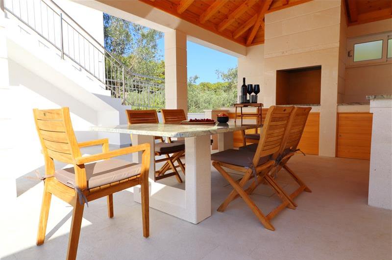 6 Bedroom Beachfront Villa with Heated Pool near Vela Luka on Korcula Island, Sleep 12