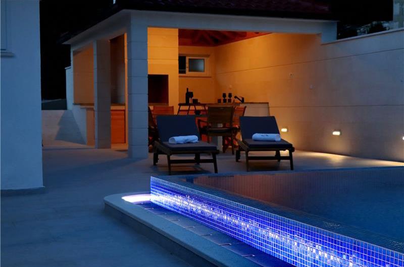 6 Bedroom Beachfront Villa with Heated Pool near Vela Luka on Korcula Island, Sleep 12