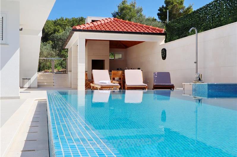 6 Bedroom Beachfront Villa with Heated Pool near Vela Luka on Korcula Island, Sleep 12