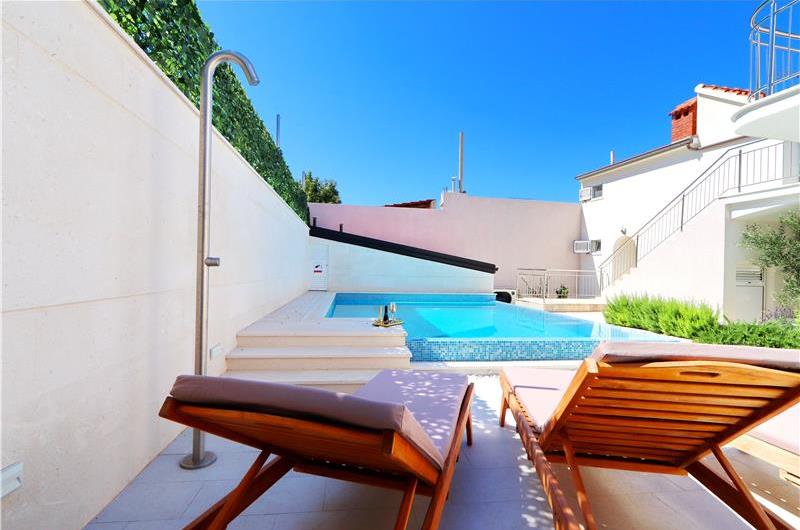 6 Bedroom Beachfront Villa with Heated Pool near Vela Luka on Korcula Island, Sleep 12