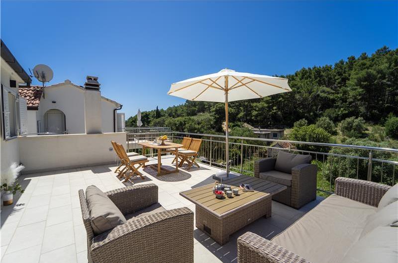 6 Bedroom Beachfront Villa with Heated Pool near Vela Luka on Korcula Island, Sleep 12