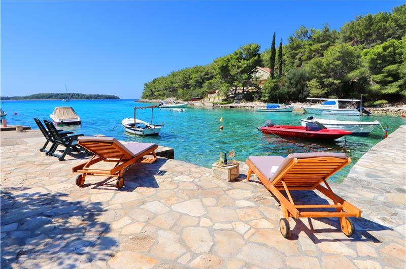 6 Bedroom Beachfront Villa with Heated Pool near Vela Luka on Korcula Island, Sleep 12