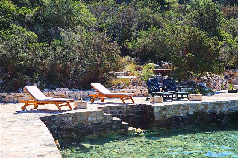 6 Bedroom Beachfront Villa with Heated Pool near Vela Luka on Korcula Island, Sleep 12