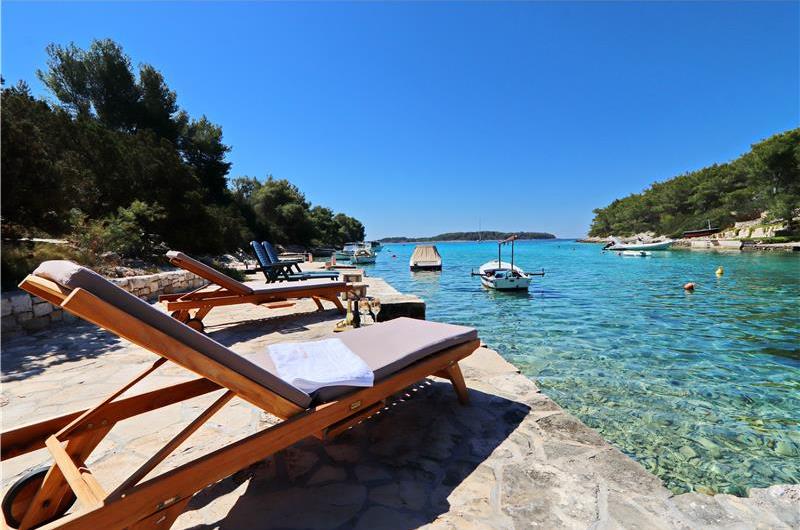 6 Bedroom Beachfront Villa with Heated Pool near Vela Luka on Korcula Island, Sleep 12