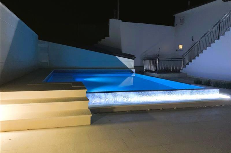 6 Bedroom Beachfront Villa with Heated Pool near Vela Luka on Korcula Island, Sleep 12
