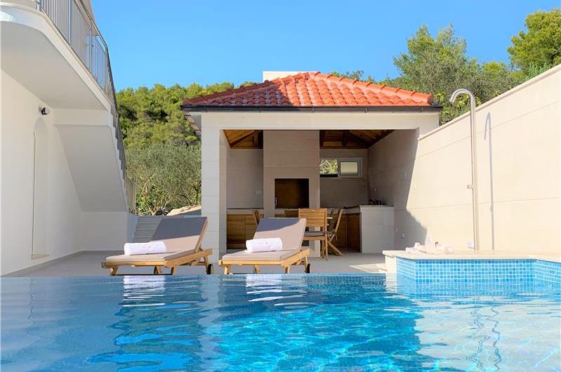 6 Bedroom Beachfront Villa with Heated Pool near Vela Luka on Korcula Island, Sleep 12