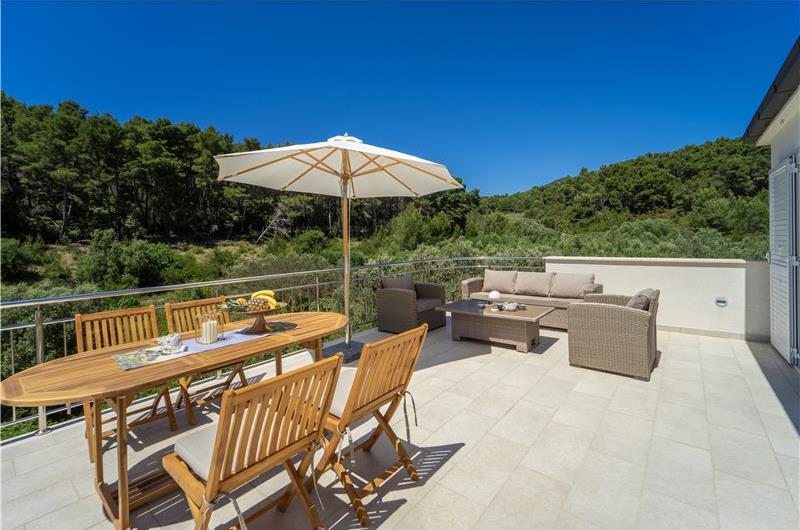 6 Bedroom Beachfront Villa with Heated Pool near Vela Luka on Korcula Island, Sleep 12