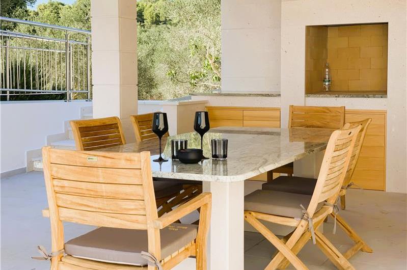 6 Bedroom Beachfront Villa with Heated Pool near Vela Luka on Korcula Island, Sleep 12