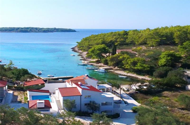 6 Bedroom Beachfront Villa with Heated Pool near Vela Luka on Korcula Island, Sleep 12