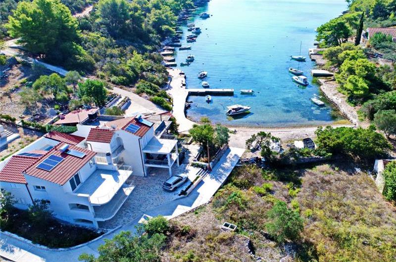 6 Bedroom Beachfront Villa with Heated Pool near Vela Luka on Korcula Island, Sleep 12