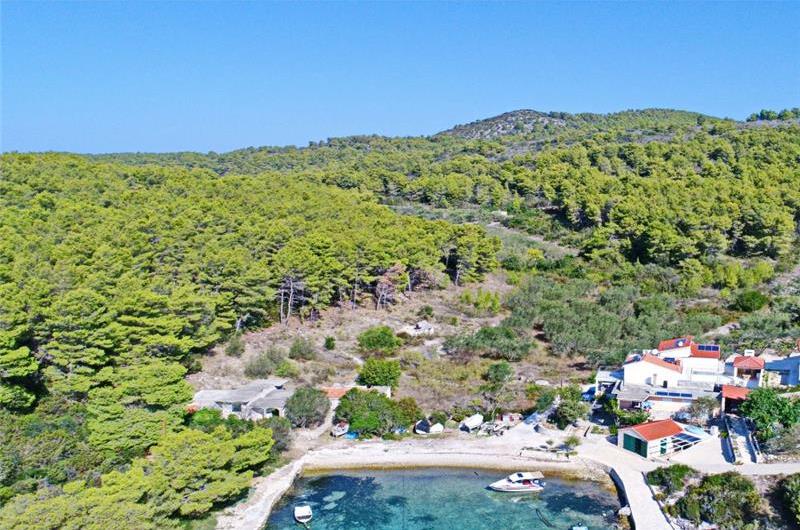6 Bedroom Beachfront Villa with Heated Pool near Vela Luka on Korcula Island, Sleep 12