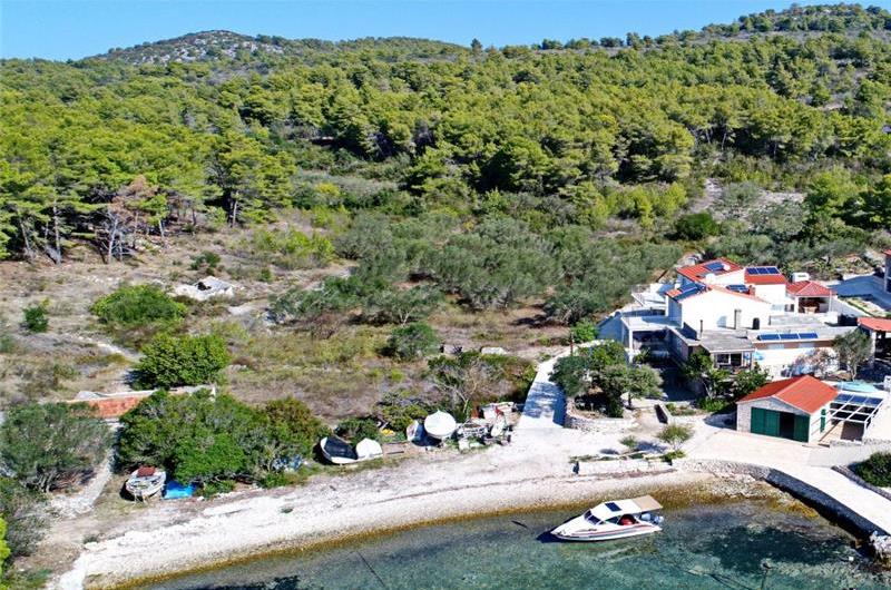 6 Bedroom Beachfront Villa with Heated Pool near Vela Luka on Korcula Island, Sleep 12