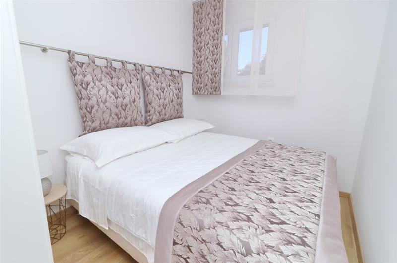 6 Bedroom Beachfront Villa with Heated Pool near Vela Luka on Korcula Island, Sleep 12
