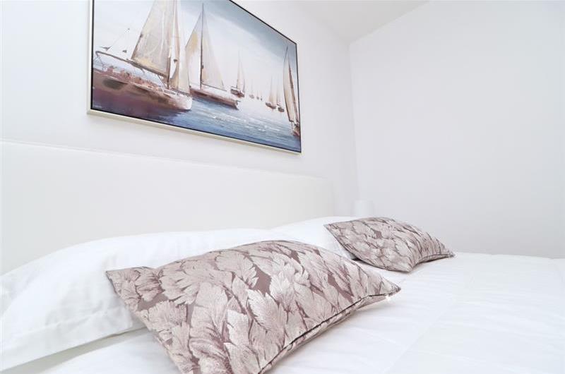 6 Bedroom Beachfront Villa with Heated Pool near Vela Luka on Korcula Island, Sleep 12