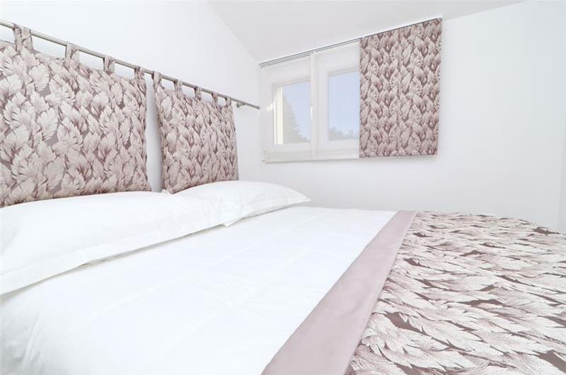 6 Bedroom Beachfront Villa with Heated Pool near Vela Luka on Korcula Island, Sleep 12