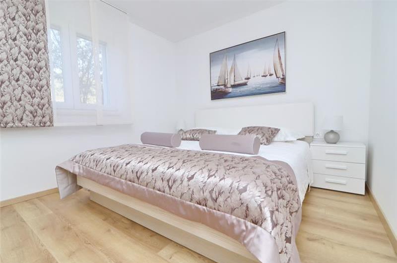 6 Bedroom Beachfront Villa with Heated Pool near Vela Luka on Korcula Island, Sleep 12