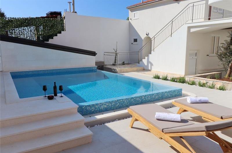 6 Bedroom Beachfront Villa with Heated Pool near Vela Luka on Korcula Island, Sleep 12